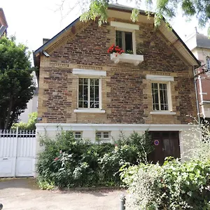 D'hote Le Jardin De L'esplanade Centre Et Gare Frühstückspension