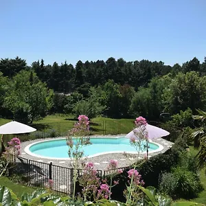Ombre Bleue Du Figuier, Maison d'hôtes Ailhon